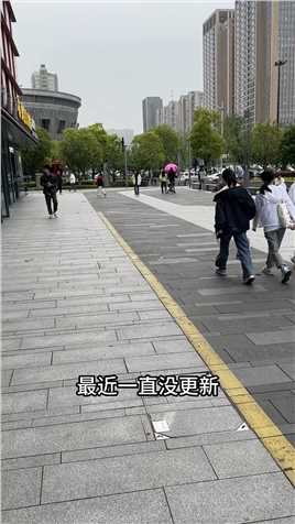 消沉了这么多天，我要开启新的生活了！感谢上天眷顾！这俩女孩还不错！