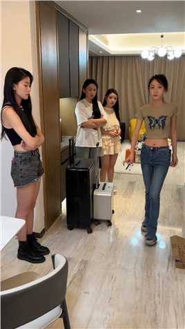 我好像看到了阿真发着光走来


