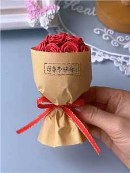 女神节快到了，用小纸条给妈妈做一束简单又好看的玫瑰花束吧！