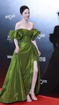 董璇，1979年11月5日出生中国于黑龙江省牡丹江市，毕业于北京电影学院，中国内地女演员。
