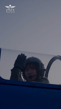 棒！空军首批“双学籍”女飞行学员完成夜航单飞！
