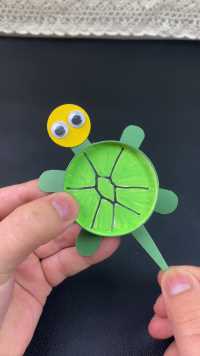用两个纸杯做一个会缩头的小乌龟，简单又有趣！