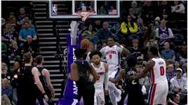 这年轻人！坎宁安送妙传 奥萨尔空接双手反扣