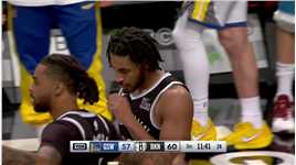 库里弧顶发牌送出妙传 格林接球发难强打完成2+1