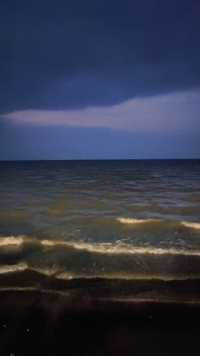 从北部湾海边过来，这里就是北海的金滩，夜色阑珊，涛声依旧。