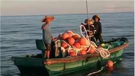 菲律宾非法坐滩军舰大兵竟偷中国渔民渔网