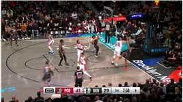 不能再如此下去 托马斯力挽狂澜后仰跳投完成止血