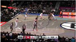 默契在此无需多言 克拉克斯顿收到海耶斯助攻完成空接