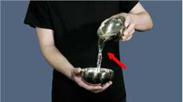 魔术教学：两个碗是空的，如何才能变出清水？方法特简单
