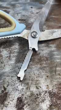 家里剪刀断了，用冷焊机焊接上还可以用，是不是省了一把剪刀钱