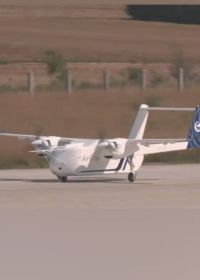 国产大型无人运输机首飞成功！