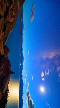 这是我见过最美的星空场景之一《佩枯措星空》，远处的希夏邦马峰伴随雷电交加。#旅行#星空#佩枯措#希夏邦马峰#治愈风景
