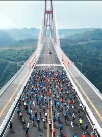 时隔8年，贵州又一世界级大桥开通，自行车车队冲锋开路