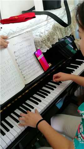 钢琴老师《小城故事》
