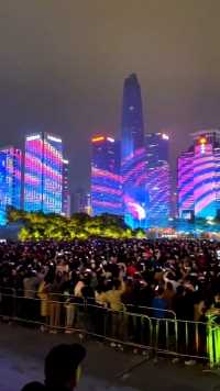 深圳市民广场看场灯光秀就回厦门了，夏天要热了！
