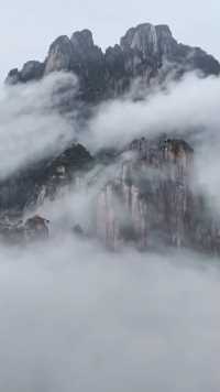 五月的三清山多雨多雾，是一年最像水墨画的时候！