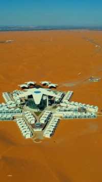 坐落在4.3万平方公里的沙漠中的星星酒店。被网友誉为沙漠之中的迪士尼。