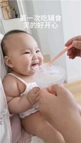 宝宝第一次吃辅食，应该吃什么？