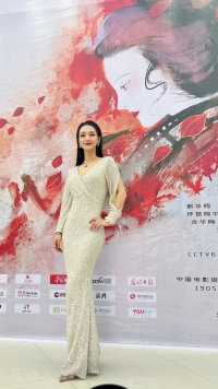 我璐儿红毯走起来，第五届#重庆巫山神女杯电影周  #演员魏璐 代表电影《我的体育老师》 剧组出席！