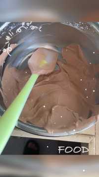 一下午的时光做个巧克力冰淇淋🍦芒果夹心瑞士卷就消磨掉啦！