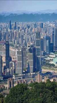 这里是我国重要中心城市，西部金融中心，总面积82402平方公里，相当于5个北京，13个上海，中国最容易让人迷路的巨无霸城市，你来过这里吗