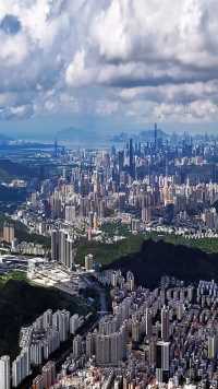 世界看中国，中国看深圳。这里是摩天大楼数量全球第一的深圳。它用四十年的时间走过了一些国际大都市上百年走完的历程，创造了举世瞩目的“深圳速度”