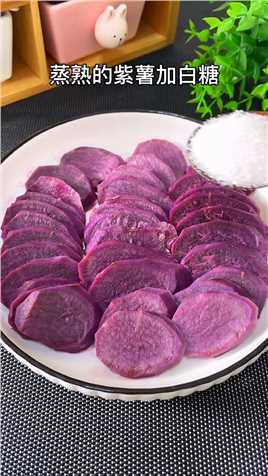 土豆和紫薯的组合真是太好吃了，一口下去还爆浆！#美食 # 