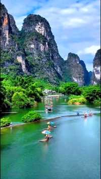 遇龙河，位于阳朔县城西，古时称为安乐水，后因中游有著名的遇龙桥，改名遇龙河。