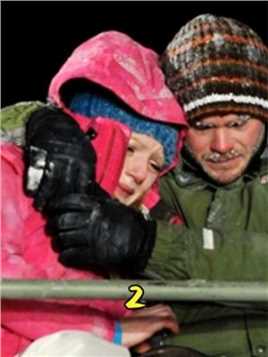 《冷冻》02：三人被困滑雪场，被狼群盯上，能否存活？