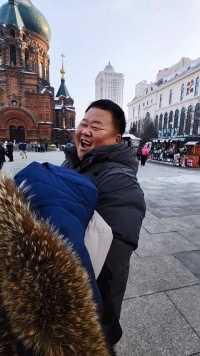 来哈尔滨旅游的老哥一看就是大暖男，能处！