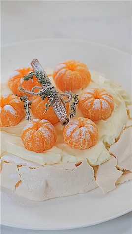 下雪的橘子帕芙洛娃蛋糕，是不是看起来就很凉爽？#美食 