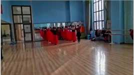 第一次学跳民族组合舞！