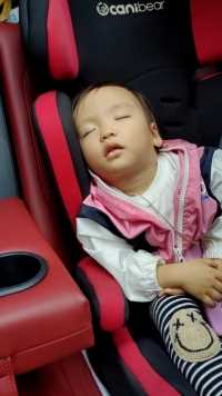 高级驾驶员Mr.Wang成功把可可妹妹弄睡着了💤然后我们就安全到了😄