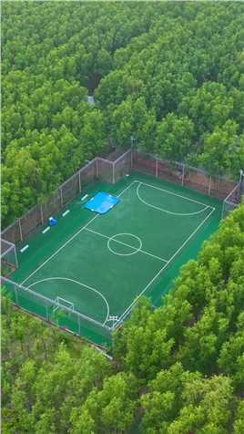 北戴河郊区外有一处森林足球场~ 你愿意和我在这里一较高下吗？