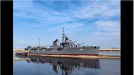 坐落在山东乳山银滩的是一艘退役的051型驱逐舰，是新中国成立的第一批军舰，命名为长春号，舷号为103，由前苏联制造。1970年改装成导弹驱逐舰，1990年退役。