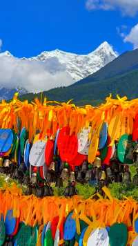 《西藏见闻》二十五：南迦巴瓦的诱惑。来到西藏林芝市米林县，幸运在向我们招手，十人九不遇的南迦巴瓦峰露出了真容。这是从山腰、台地、江面三个不同的角度，把南迦巴瓦拍了个真真切切。