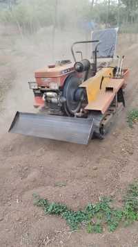 履带式旋耕机带开沟施肥一体机