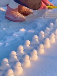 初雪来了，安排上#雪球夹 愉快的玩雪吧#冬天该有的样子 #下雪了 #下雪天的快乐