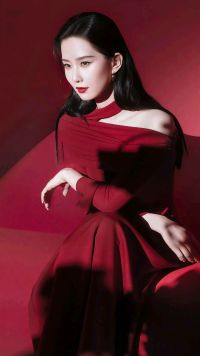刘诗诗红裙惊艳，冷艳中透露着不凡的气质，清新又独特魅力