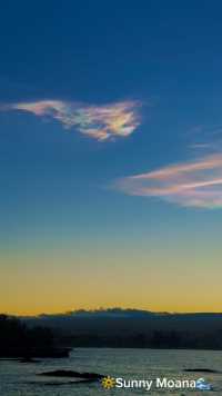 愿见者好运！一月中在夏威夷大岛拍到的七彩祥云，整整持续了大半个小时。