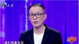 杨子骅即兴演唱戏曲，韵味十足，现场观众掌声不断