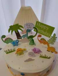 可爱的小恐龙主题蛋糕
