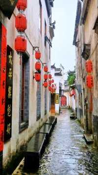 所谓成长，就是逼着你一个人，踉踉跄跄的受伤，跌跌撞撞的坚强。＃旅游推荐官＃旅行摄影师＃这里是中国＃皖南＃徽州＃宏村