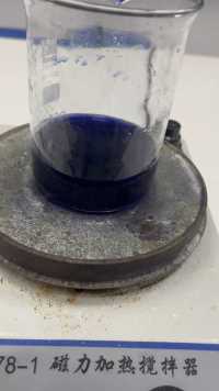 铜氨溶液与葡萄糖混合加热，得到红色物质，加硫酸得到红色固体，红色固体加硝酸得到红棕色气体