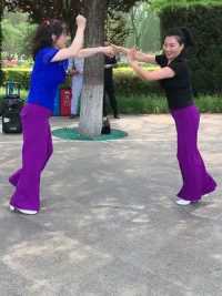 舞 #普通女 #男女双人舞 #室外健身 #普通男 #群舞