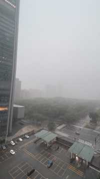 广州雷雨⛈️