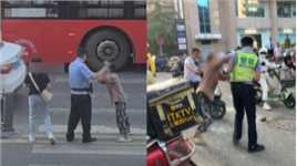 72岁老人闯红灯跪爬拽交警喊“警察打人”，警方通报：已行政处罚