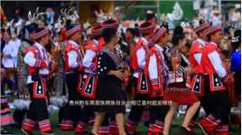 黔东南苗族侗族自治州，榕江县，贵州村超主场地，当地身穿盛装舞步的足球啦啦队，场内表演