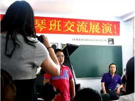 王泽艺校学员汇报展演，钢琴弹奏车尔尼练习曲