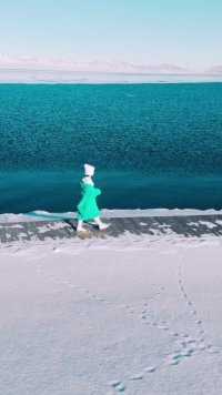冬天的赛里木湖，是掉落人间的诗＃大美新疆欢迎你